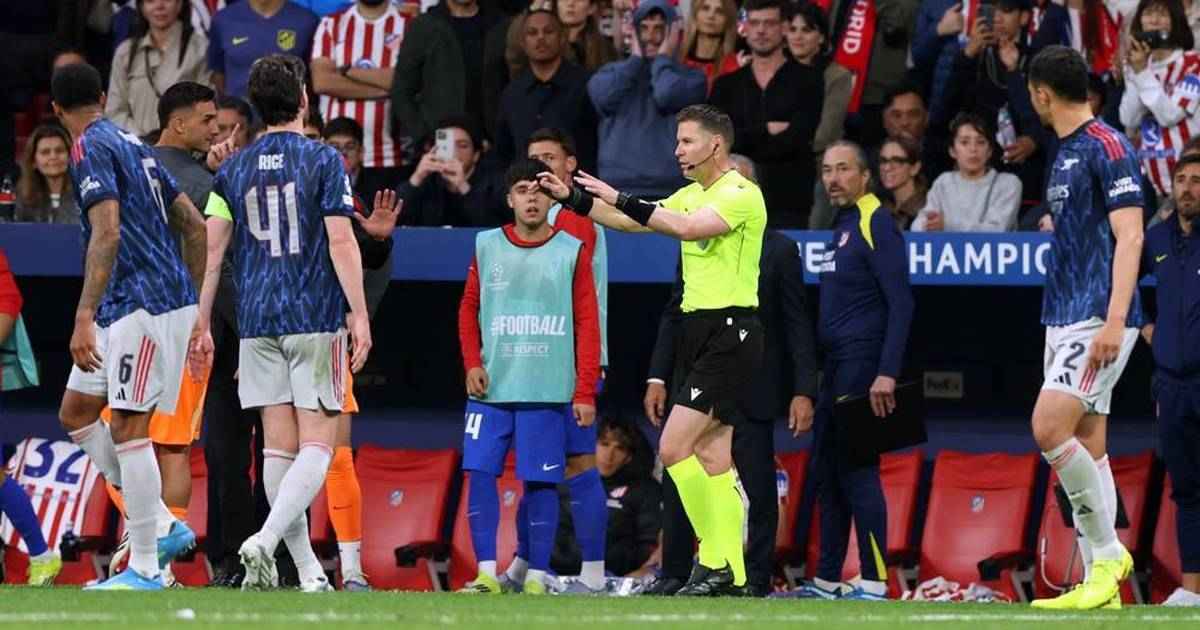 Arsenal and atlético clash to 1-1 draw – var chaos dominates
