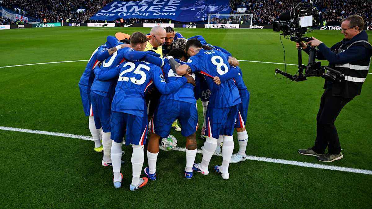 Chelsea's player circle ritual draws increasing criticism