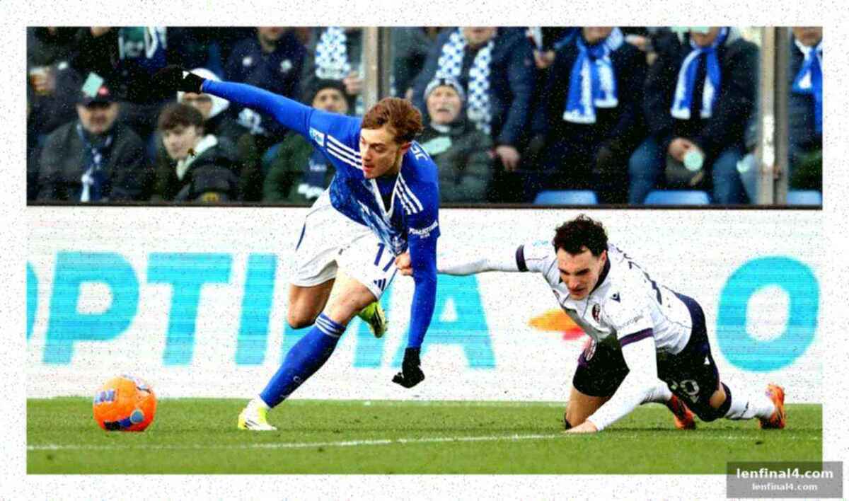 Fabregas replaced by baturina after knee knock