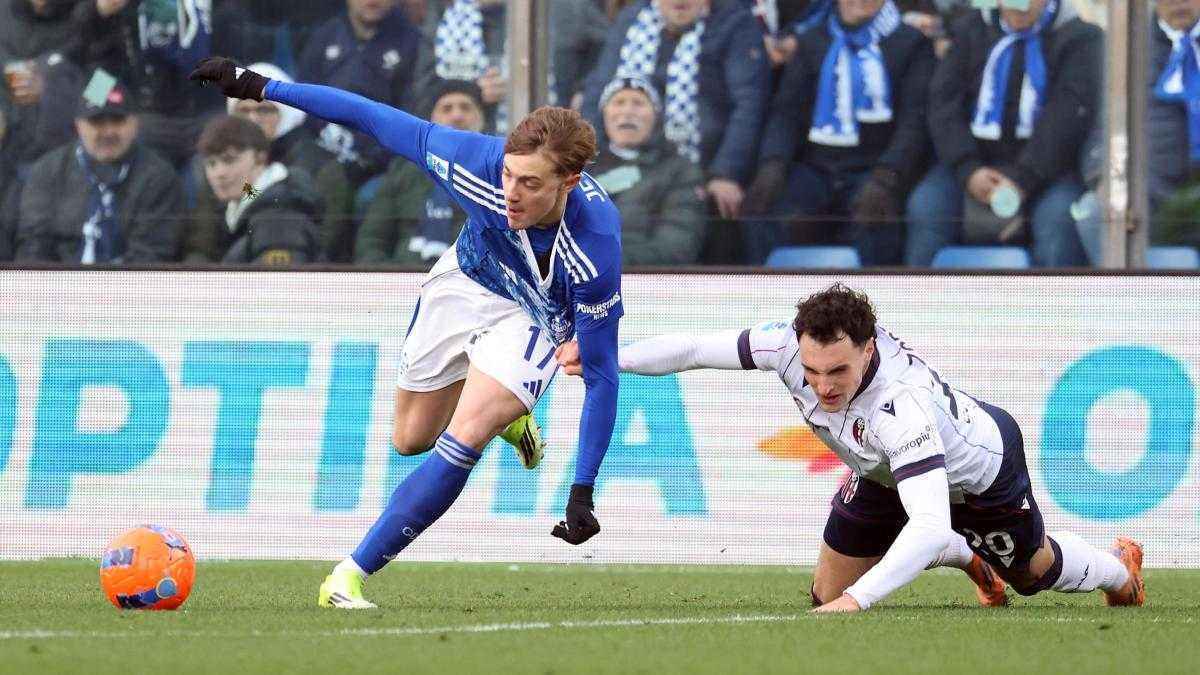 Fabregas forced off in serie a match