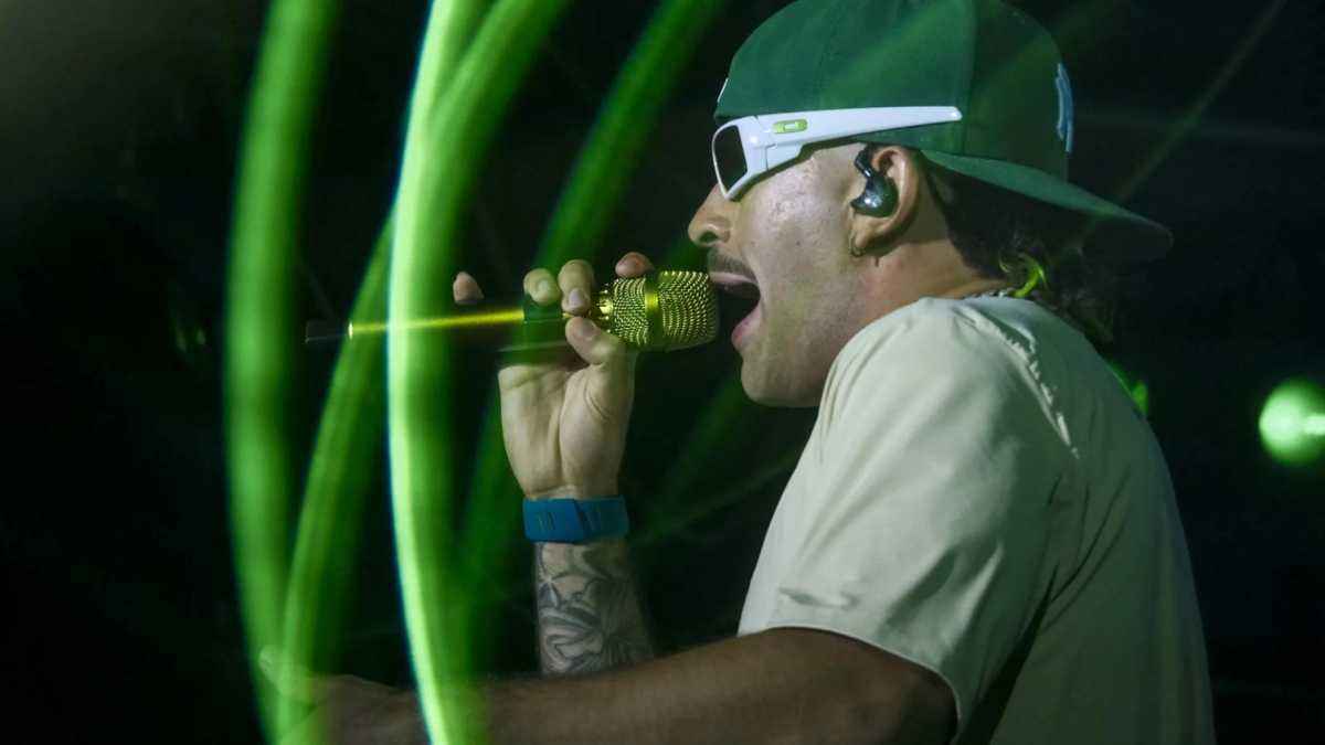 Feid's raw break: tears on stage spark relationship rumors
