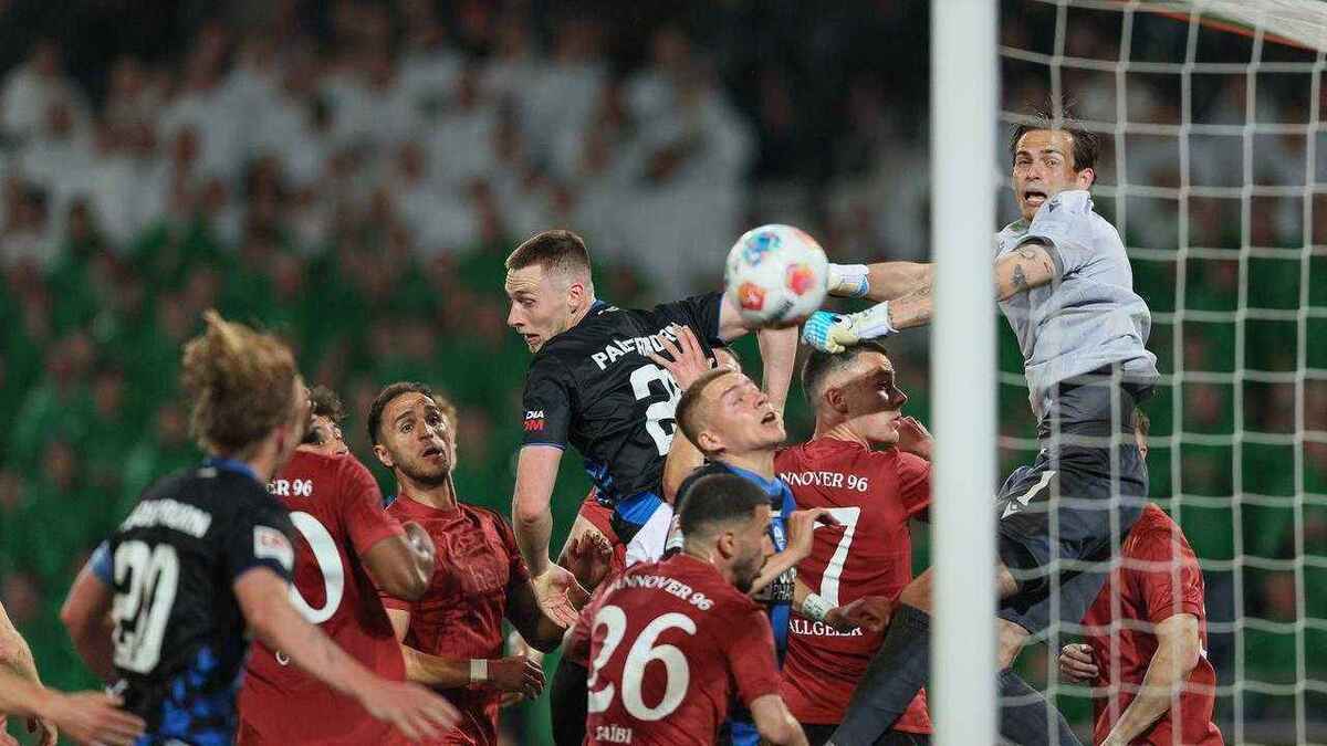Hannover snatch victory late, stalling paderborn’s title push