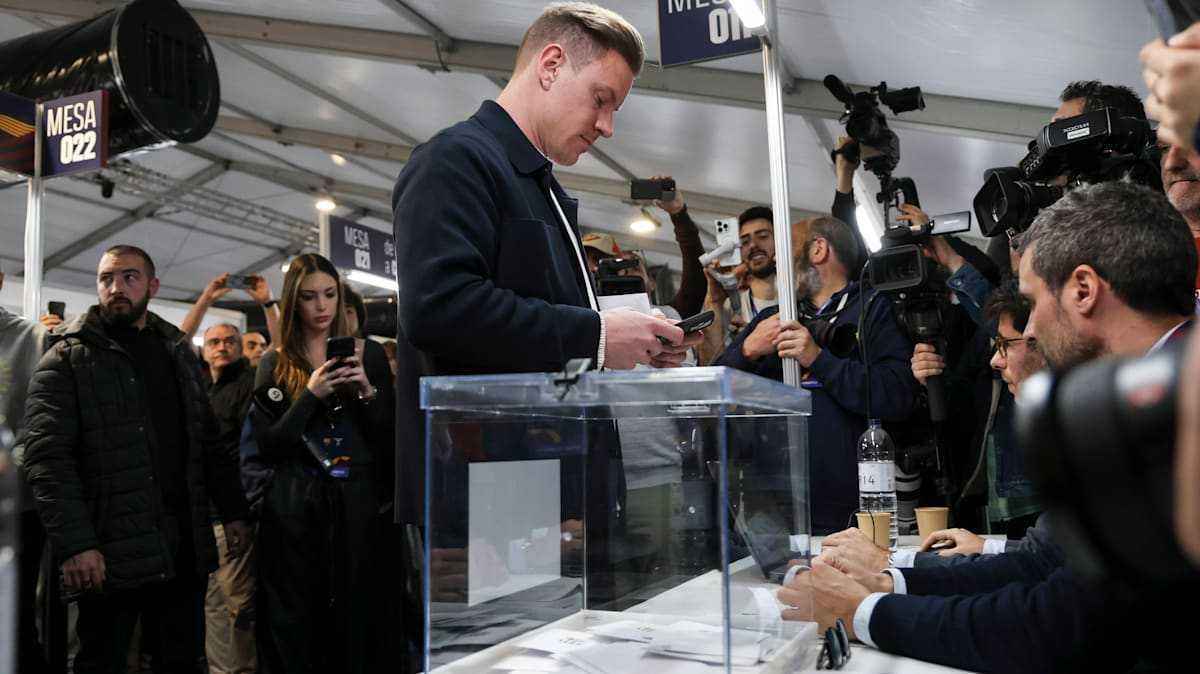 Laporta re-elected: barcelona president returns for third term amid ter stegen voting controversy