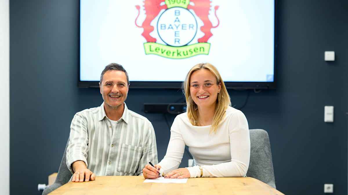 Leverkusen signs dutch striker loonen – a key addition for champions' ambitions