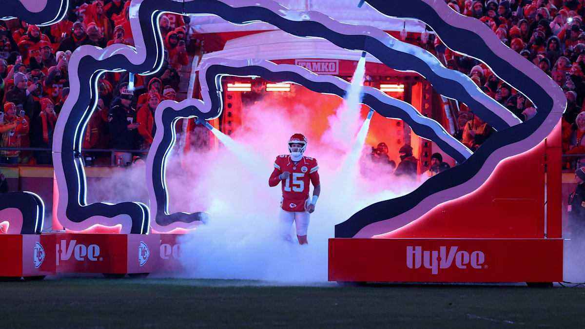 Mahomes takes major step towards chiefs return