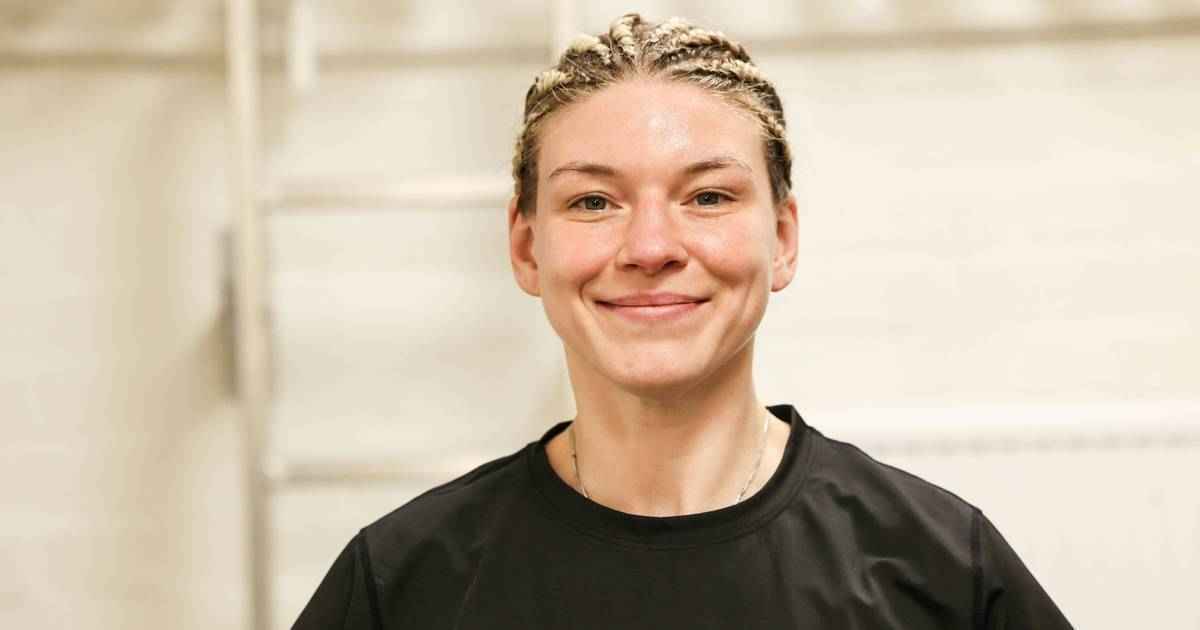 Meinke claims double world title in thrilling fight