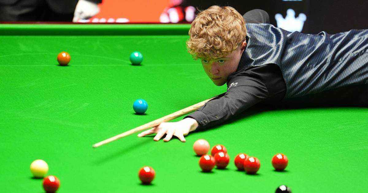 Moody crashes out early after stunning lead at crucible