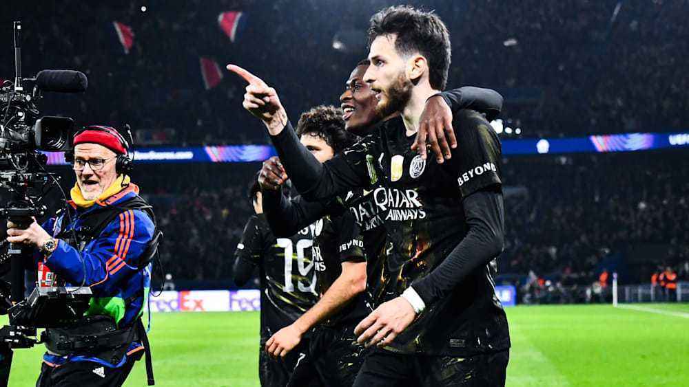 Psg dominates chelsea, kvaratskhelia scores brace as champions league hopes soar