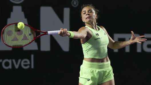 Sabalenka dominates osaka; paolini falls in indian wells