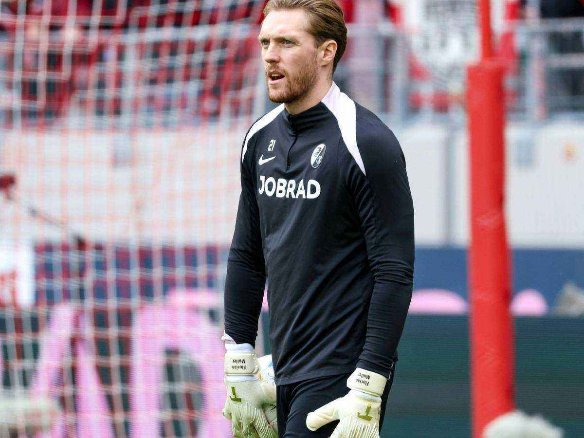 Sc freiburg re-signs goalkeeper florian müller