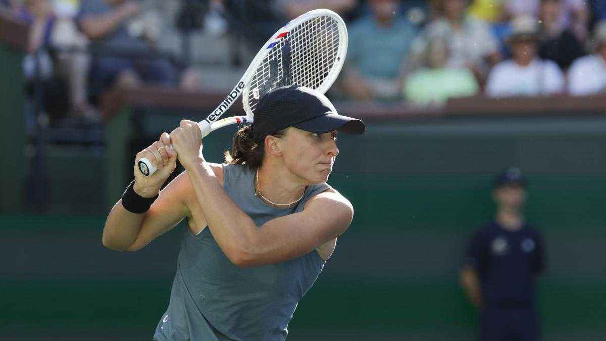 Swiatek cuts ties with fissette, eyes nadal for red clay revival