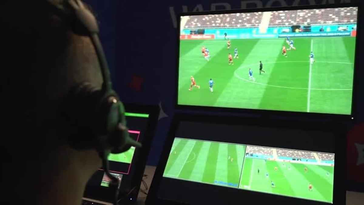 Var signals: ex referee reveals 'code' used to influence referees